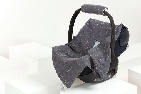 Babydecke für Babyschale Sommer Musselin goldene Punkte auf Grau
