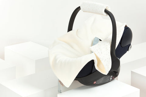 Babydecke für Babyschale Winter aus Musselin – Musselin goldene Punkte auf Weiß, Anwendung