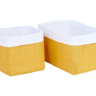 Zwei rechteckige KraftKids Körbchen Leinen in gelb senfgelb, ein großes und ein kleines, mit weißem Rand, sind nebeneinander auf weißem Hintergrund angeordnet - ideal für stilvolle Aufbewahrung in jedem Raum.