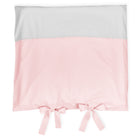 Der KraftKids Bezug für Wickeltischauflage kleine Blätter rosa auf Weiß besteht aus 100% Baumwolle und ist waschbar - ideal als Überzug für deine Wickelauflage.