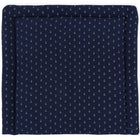 Die KraftKids Wickelauflage Musselin dunkelblau Anker ist eine marineblaue Wickelauflage mit kleinen weißen Ankermustern und erhöhten Kanten für Komfort und Sicherheit.